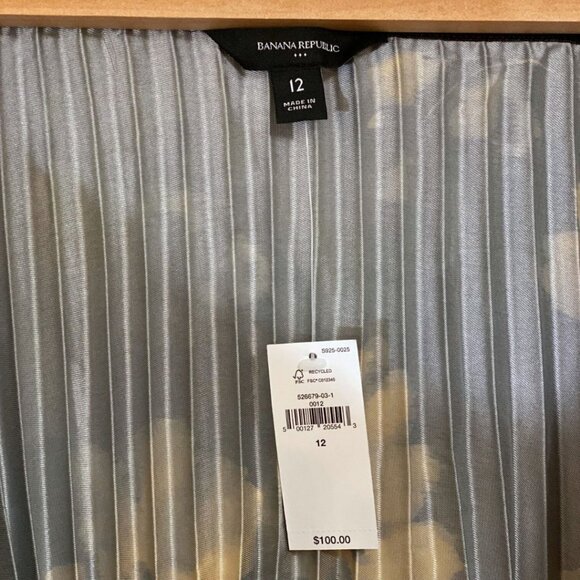 Banana Republic Factory Silky Pleated Midi Skirt – Yellow Floral – SZ 12 (NWT) - Picture 4 of 5